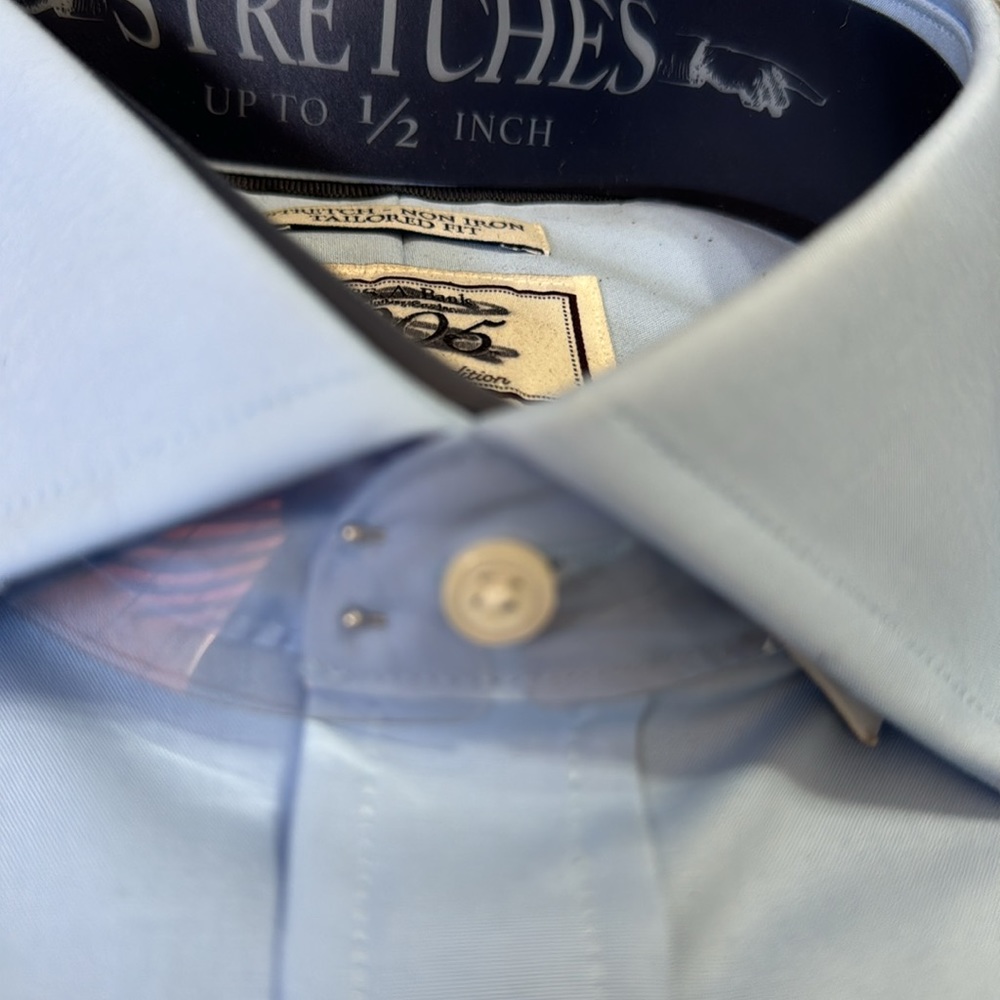 (773) NWT Mens long sleeve dress shirt by Jos A Bank. Size 15 1/2-33.  Lt.blue - Picture 4 of 7